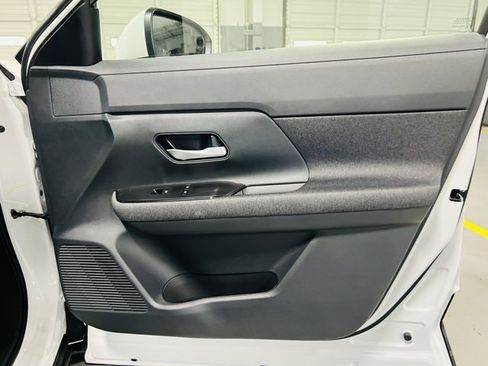 New 2025 Nissan Kicks SV image 32