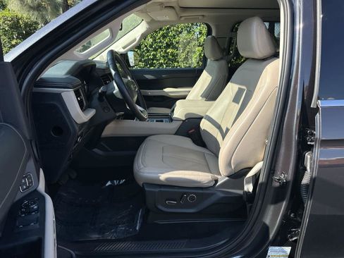 Used 2024 Ford Expedition Max Limited image 11