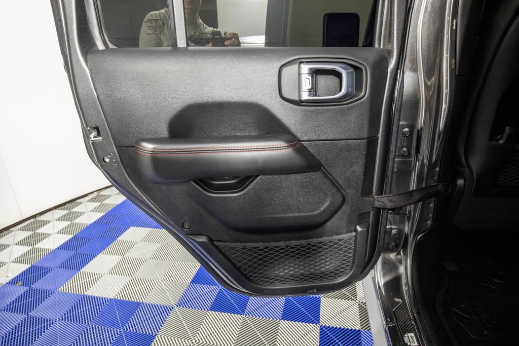 Used 2024 Jeep Gladiator Rubicon w/ Technology Group AWD/4WD image 16