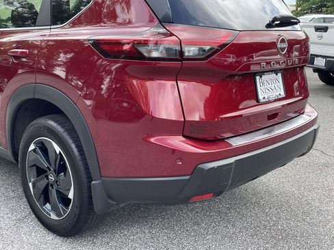 Used 2025 Nissan Rogue SV FWD image 12