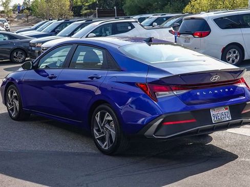 Certified 2025 Hyundai Elantra Sport image 7