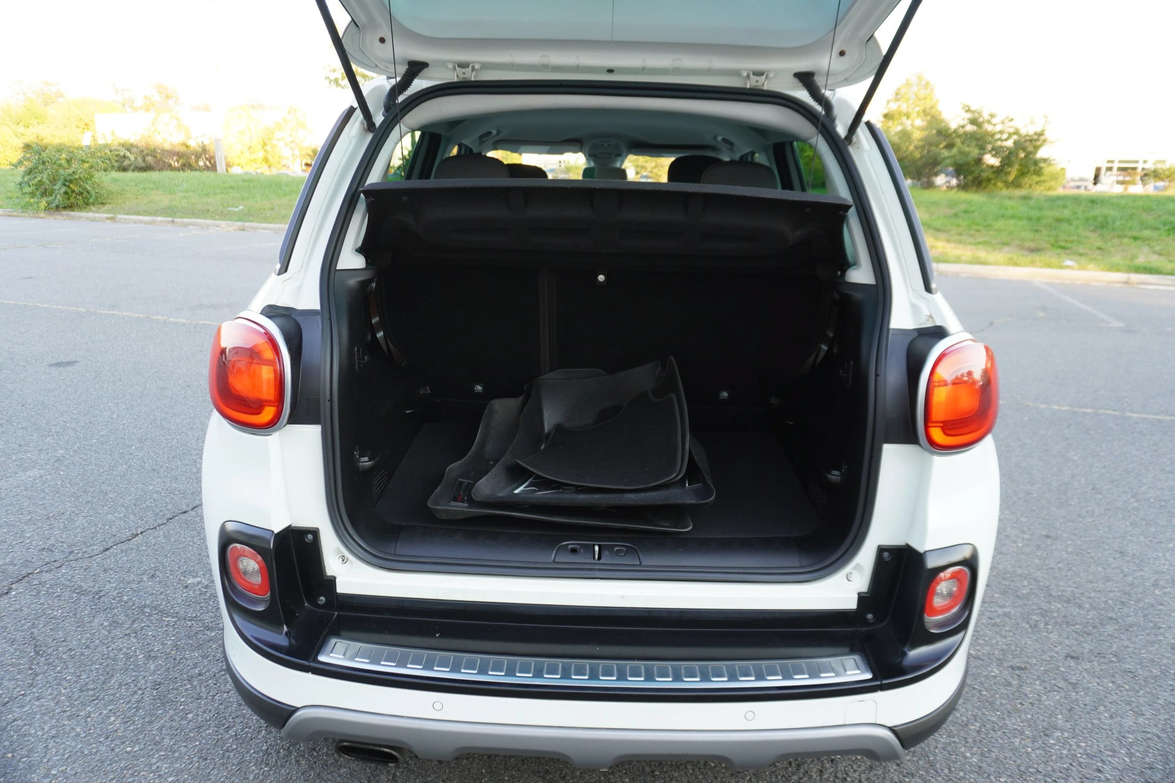 Used 2014 FIAT 500L Trekking w/ Popular Equipment Group FWD image 24