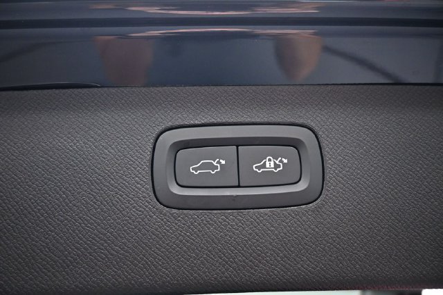 Used 2024 Volvo XC90 B6 Ultimate w/ Protection Package Premier AWD/4WD image 32