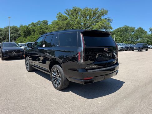 Used 2024 Cadillac Escalade Sport Platinum AWD/4WD image 4
