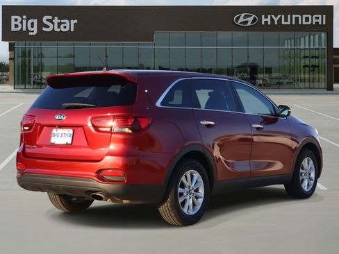 Used 2020 Kia Sorento LX image 4