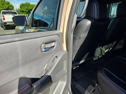 Used 2023 Nissan Frontier PRO-4X image 16