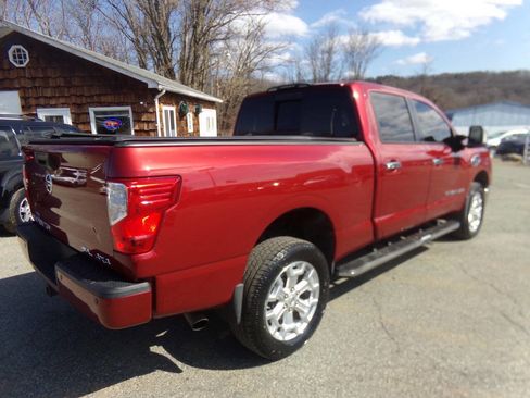 Used 2019 Nissan Titan SL image 8