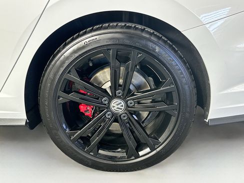 Used 2021 Volkswagen Jetta GLI Autobahn image 11