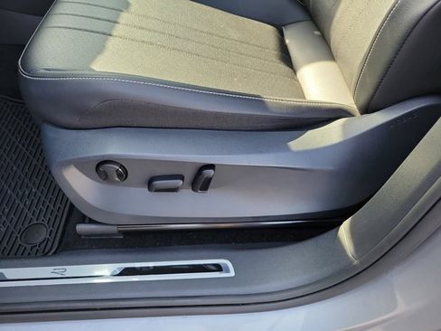 Certified 2023 Volkswagen Tiguan SE R-Line image 20