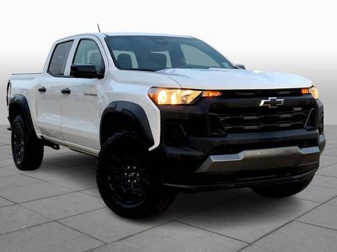 Used 2023 Chevrolet Colorado Trail Boss w/ Technology Package image 2