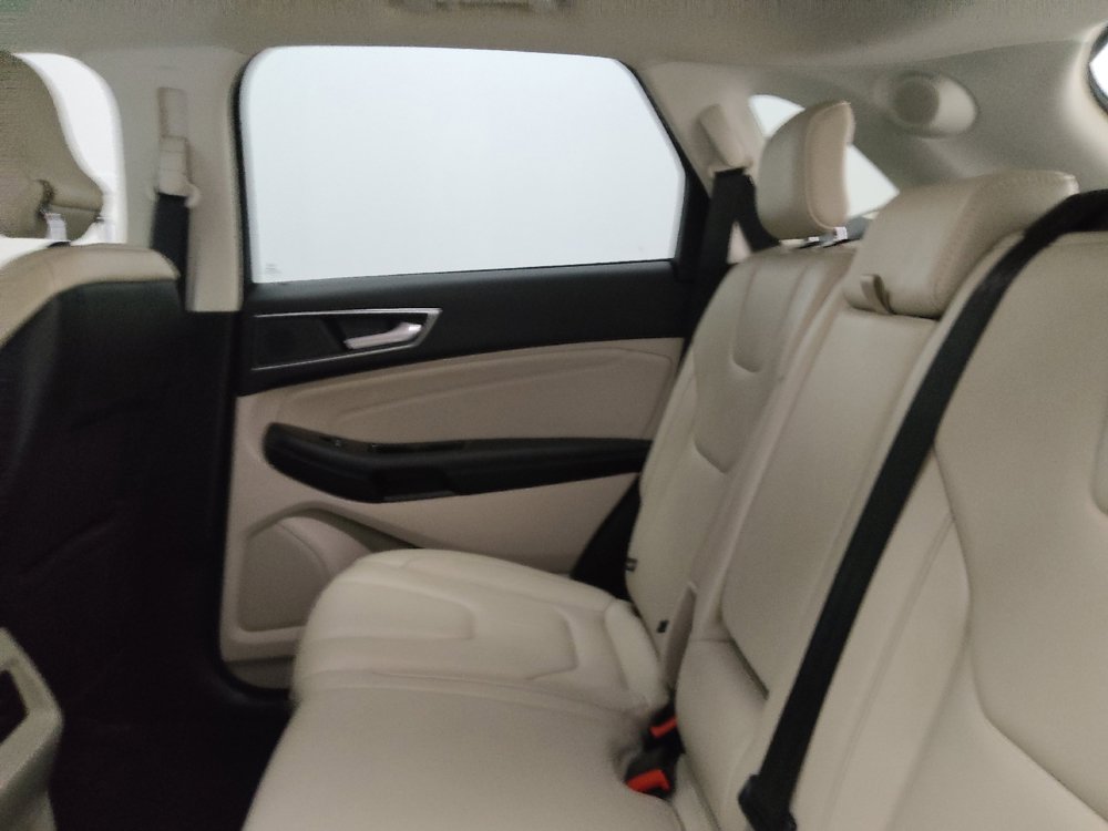 Used 2019 Ford Edge Titanium FWD image 18