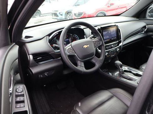Used 2023 Chevrolet Traverse LT image 13