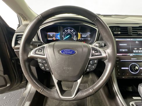 Used 2016 Ford Fusion Titanium FWD image 17