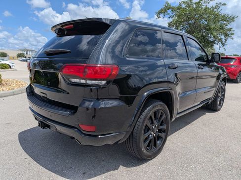 Used 2020 Jeep Grand Cherokee Altitude RWD image 5