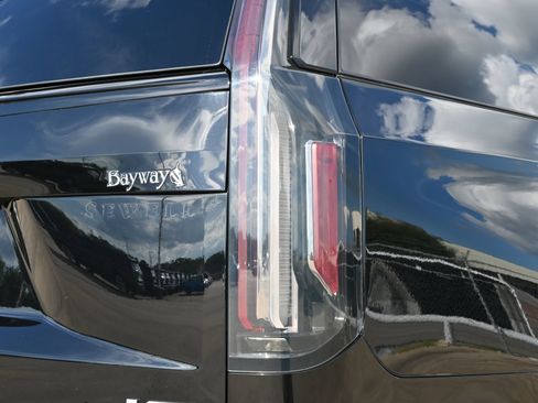 Used 2023 Cadillac Escalade V AWD/4WD image 23