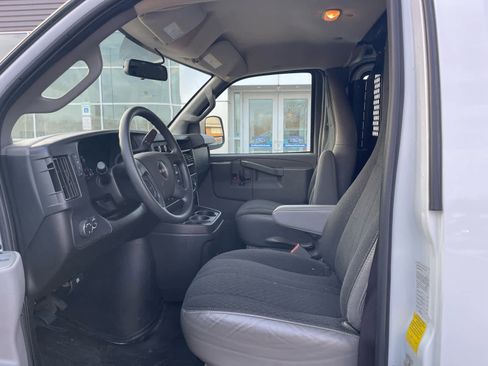 Used 2024 GMC Savana 2500 w/ Driver Convenience Package image 10