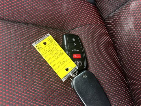 Used 2023 Toyota Corolla SE image 31