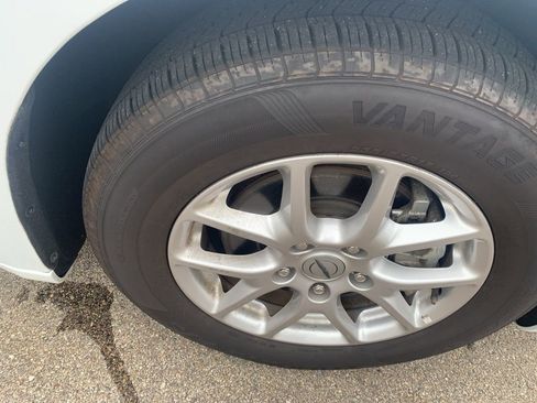 Used 2024 Chrysler Pacifica Touring-L FWD image 36