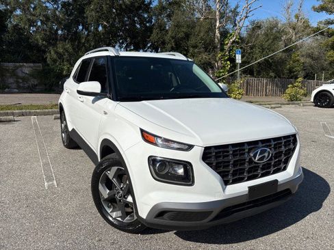 Used 2025 Hyundai Venue SEL image 4