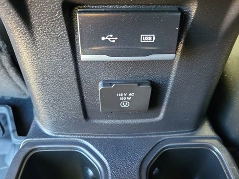 Used 2019 Jeep Wrangler Unlimited Sahara image 14