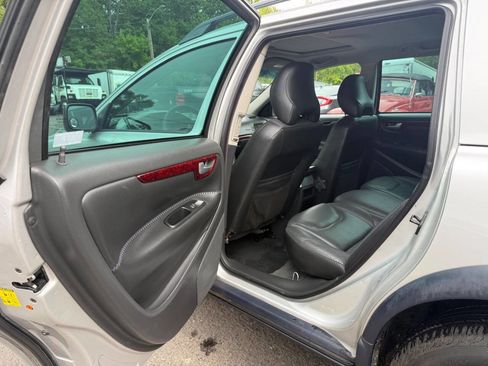 Used 2004 Volvo V70 AWD/4WD image 13