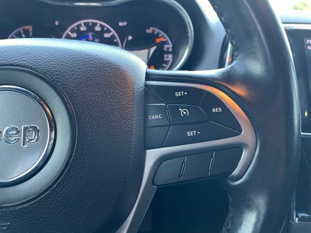 Used 2020 Jeep Grand Cherokee Altitude AWD/4WD image 10
