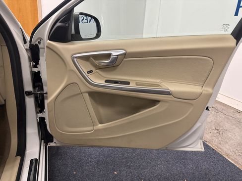 Used 2013 Volvo S60 T5 AWD/4WD image 18