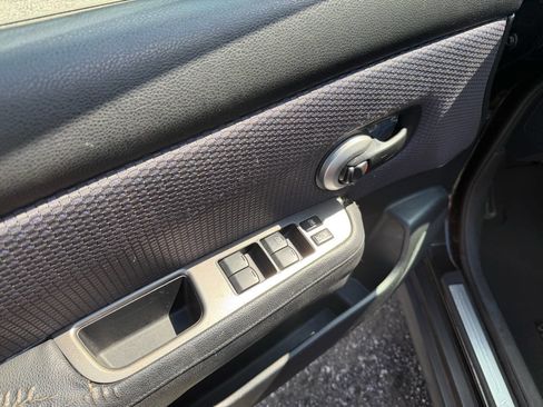 Used 2009 Nissan Versa SL w/ Convenience Pkg image 19