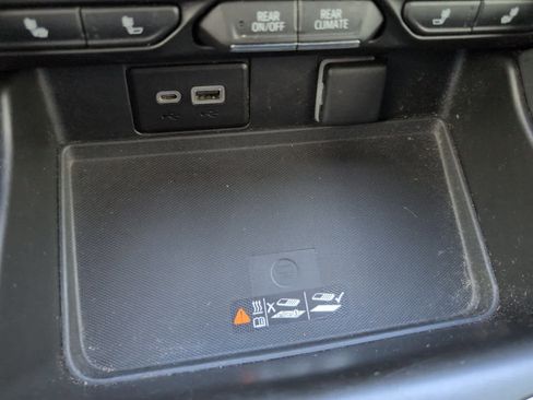 Used 2023 Chevrolet Suburban Z71 image 29