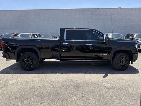 Used 2025 GMC Sierra 2500 Denali Ultimate AWD/4WD image 4