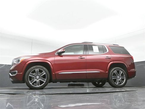 Used 2018 GMC Acadia Denali w/ Technology Package AWD/4WD image 37