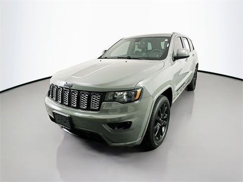 Used 2020 Jeep Grand Cherokee Altitude image 3
