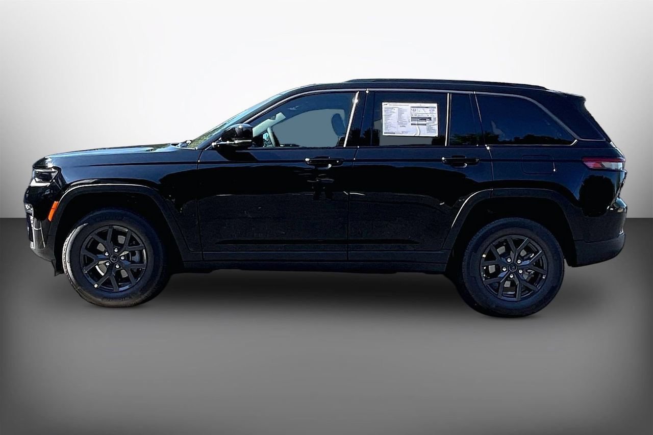 New 2027 Jeep Grand Cherokee Altitude AWD/4WD image 5