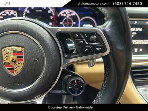 Used 2018 Porsche Panamera 4 image 30