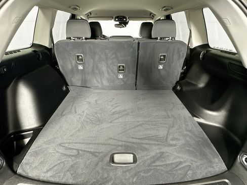 Used 2023 Jeep Grand Cherokee Laredo image 23