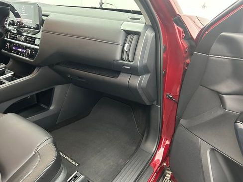 Used 2025 Nissan Pathfinder SL image 33