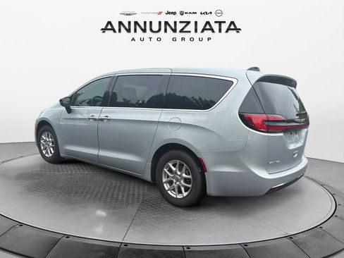 Certified 2024 Chrysler Pacifica Touring-L image 3
