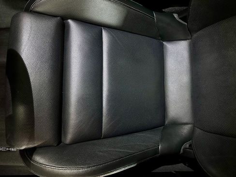 Used 2021 Porsche Taycan image 12