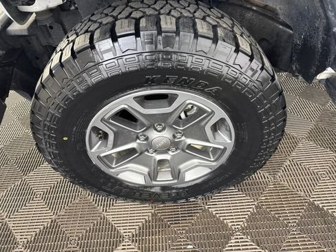 Used 2017 Jeep Wrangler Unlimited Rubicon AWD/4WD image 30