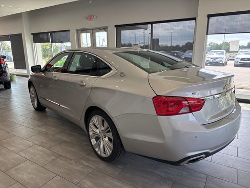 Used 2017 Chevrolet Impala Premier w/ Enhanced Convenience Package FWD image 12