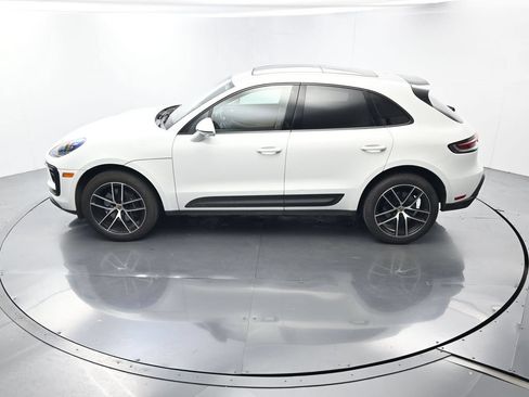 Certified 2025 Porsche Macan AWD/4WD image 33