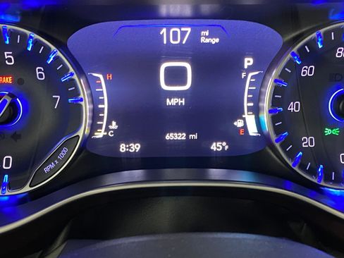 Used 2017 Chrysler Pacifica Limited image 22