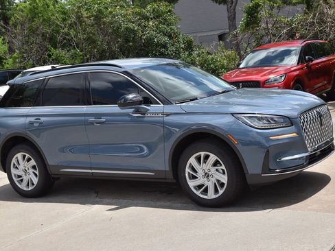 New 2026 Lincoln Corsair Premiere FWD image 4