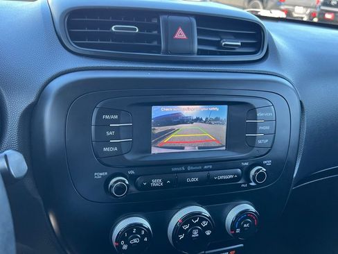 Used 2015 Kia Soul + FWD image 25