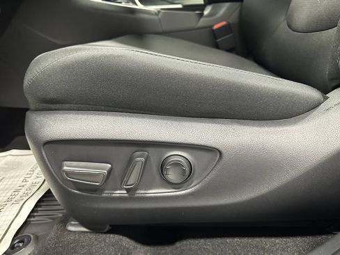 Used 2025 Toyota RAV4 XLE AWD/4WD image 12