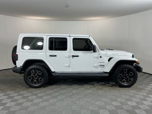 Used 2018 Jeep Wrangler Unlimited Sahara AWD/4WD image 4