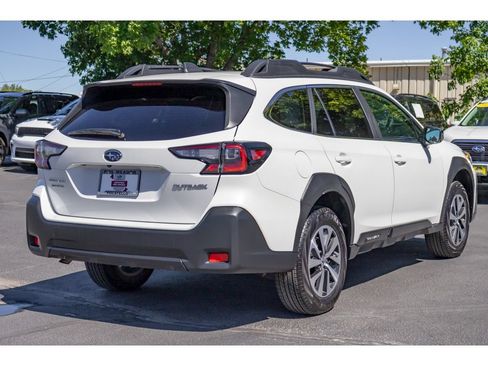 Used 2025 Subaru Outback Premium AWD/4WD image 3