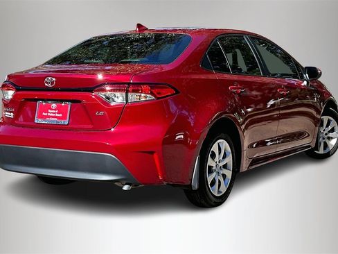 Used 2025 Toyota Corolla LE image 5