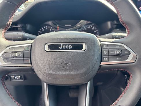 Used 2025 Jeep Compass Trailhawk image 27