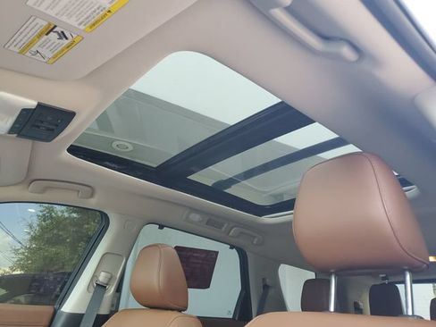 Certified 2025 Nissan Pathfinder Platinum FWD image 6